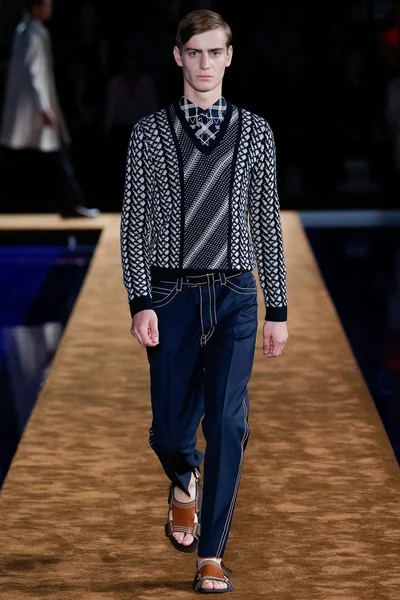 Look 27